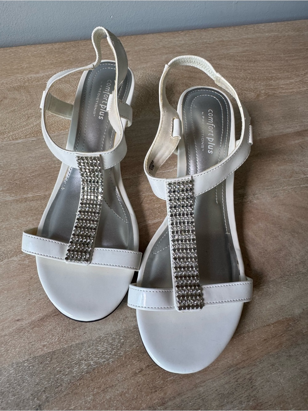 Comfort Plus by Predictions White Rhinestone T-Strap Wedge Sandals Sz 8